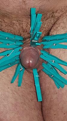 ME-CLOTHES PEGS