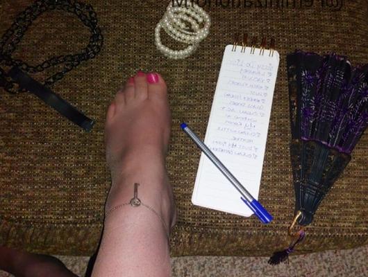 A Feminização de M, da Deusa Violeta