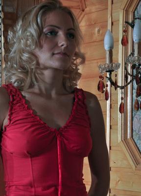 Sexy girl gives a bound blowjob