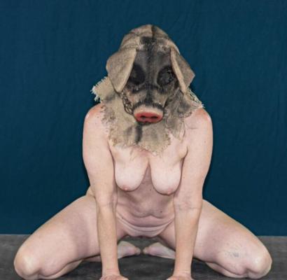 拉致され拘束された女性たち