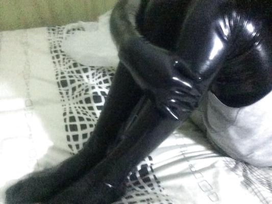 Zum ersten Mal Latex tragen