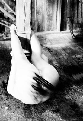 Under The Lash: weitere Flogging-Bilder von willigen Frauen