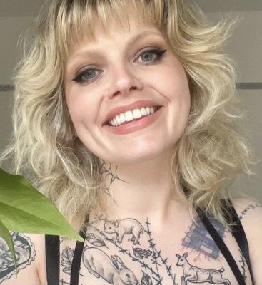 Блондинка Missmarilynxx, шотландская татуированная извращенка, смешанные фотографии