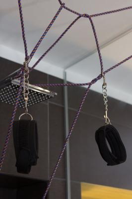 Beautiful Models - GUNA -  Hang Tight