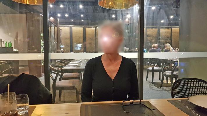 Schlampe in der Öffentlichkeit beschämt
