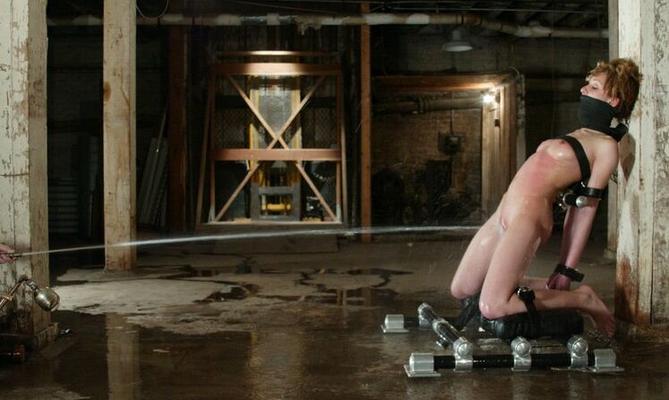 Jamie Kink       Bondage Model