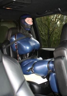 Latex-Bondage 6