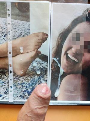 Bull me faz assistir enquanto ele goza nos pés e no rosto dos amigos