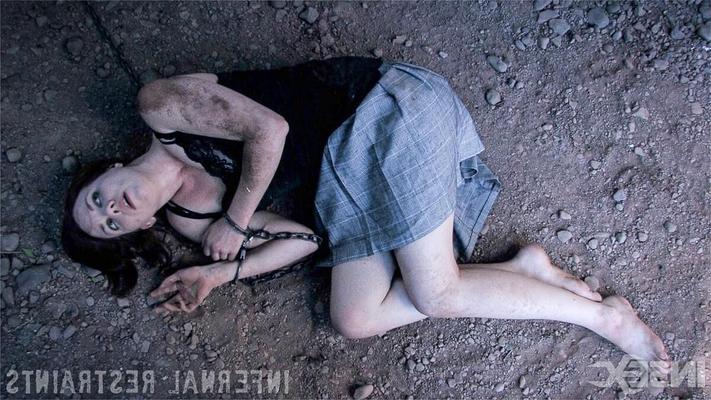 Лилли Уайт, модель в бондаже