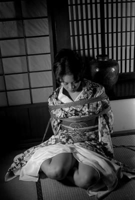 大槻詠花 BW