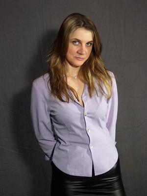A sessão de fotos de Sophie de Bondage dá errado