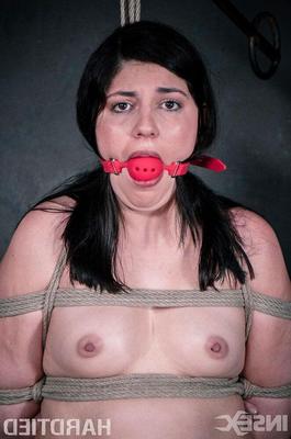 Modelo de Bondage de Miranda Miller