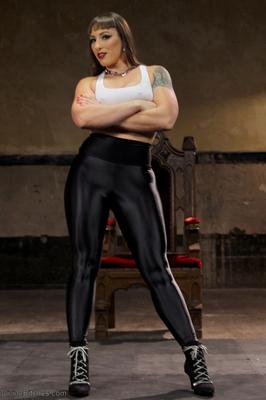 .. Herrin Kara (Domina)
