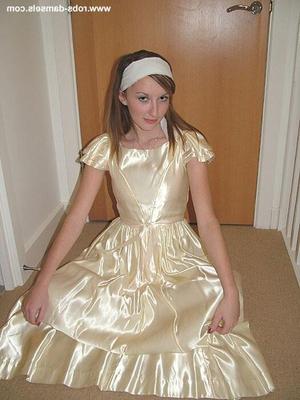 Sophia Smith encadernado em vestido