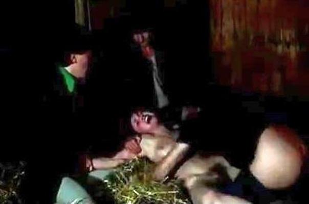 Рабство и принудительные экраны, смешанные старые качества видео